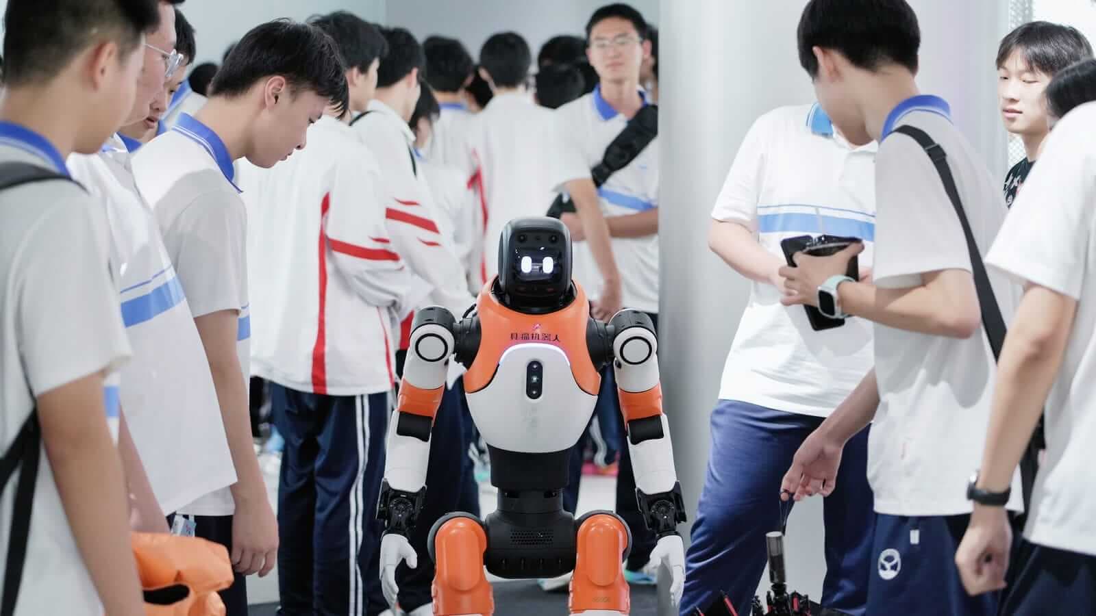福建首个大型具身智能机器人研学基地